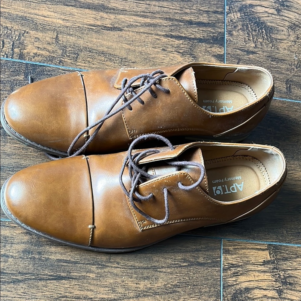 Apt. 9 Brown Leather Oxfords with Cap-Toe Design